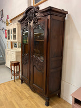 Huikea vitriinikaappi L. 144cm, S. 55cm ja K. 227,5cm