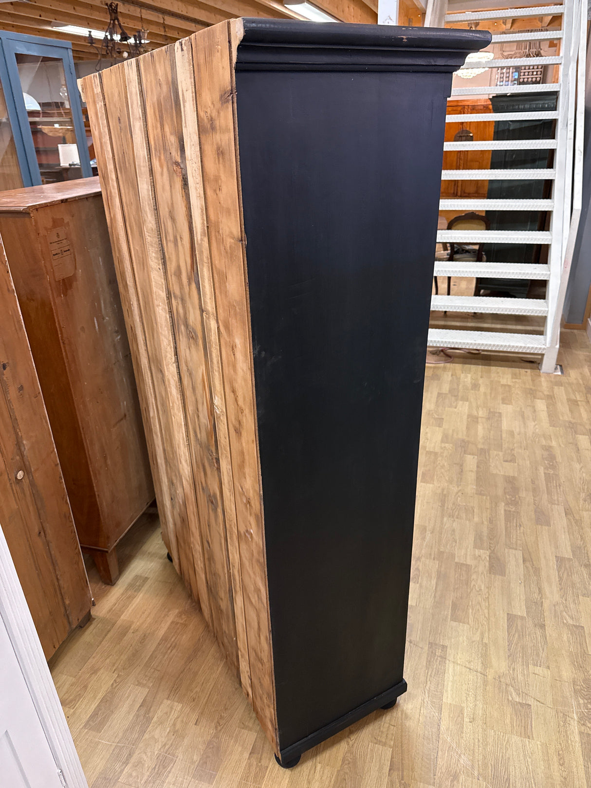 Musta vitriini L.112cm, S.46.5cm, K.175cm