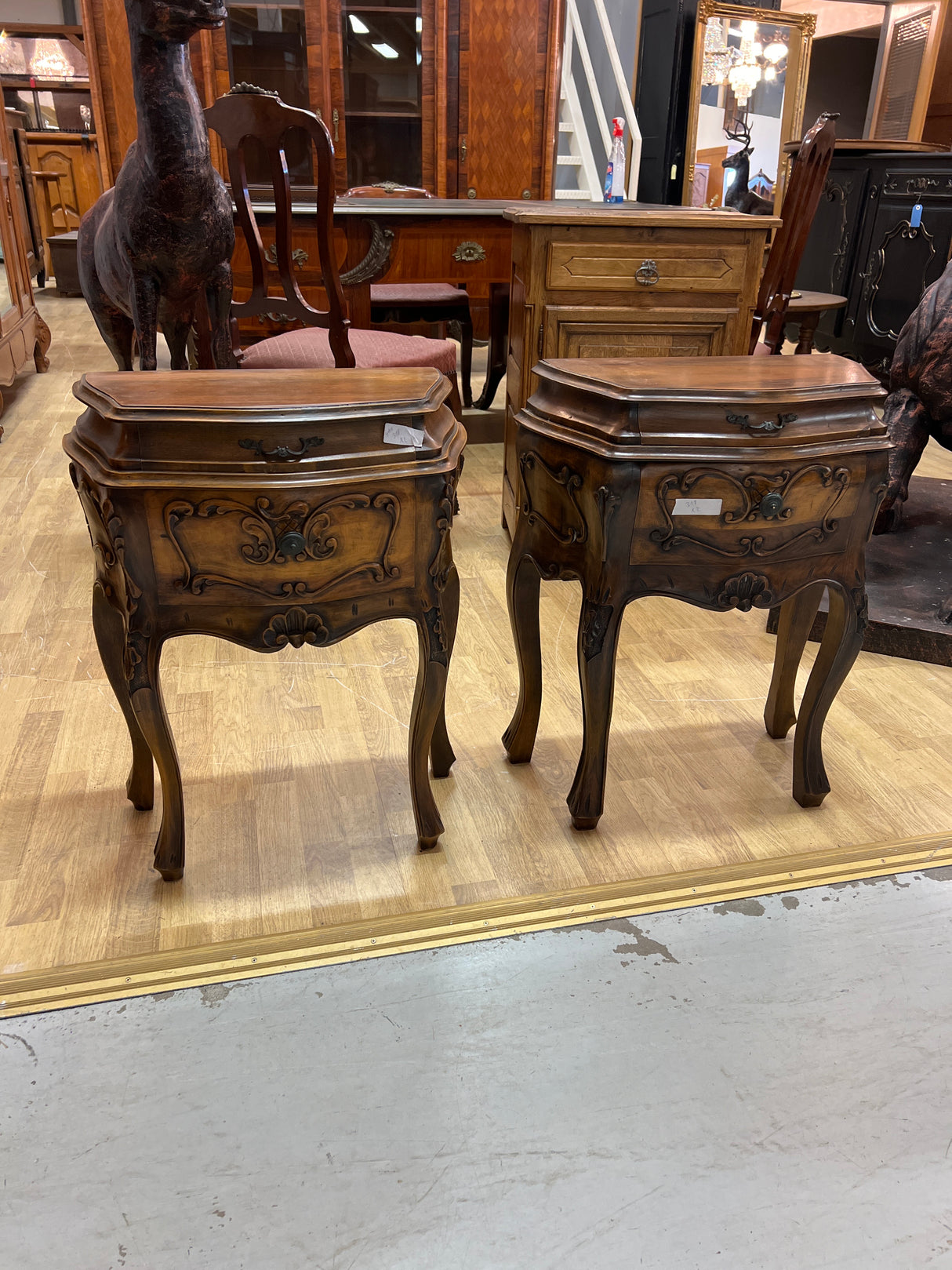 Upeat mahonkiset yöpöydät 2kpl