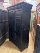 Upea vaatekaappi L. 128cm, S. 56cm ja K. 197,5cm.