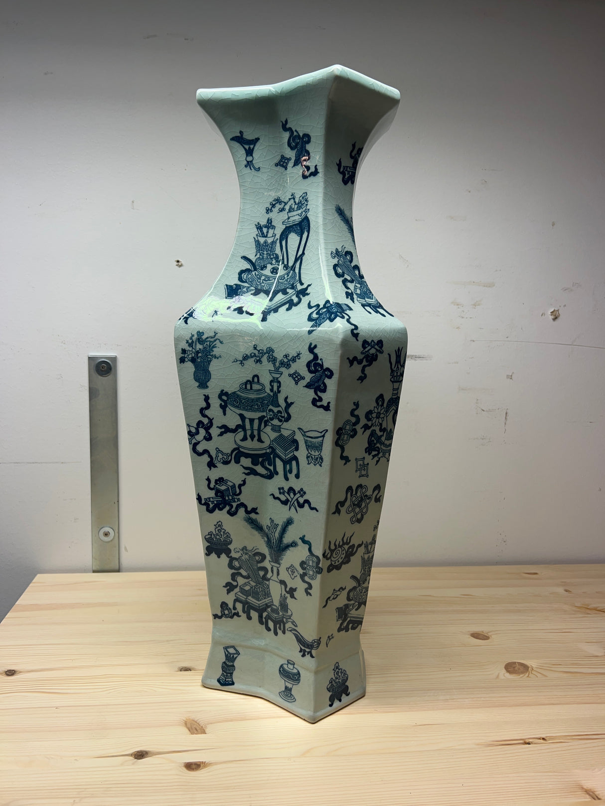 Upea käsinmaalattu posliinivaasi😍 Korkeus 60cm