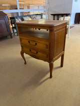 Rokokoo lipasto L. 73,5cm, S. 42,5cm ja K. 82,5cm.