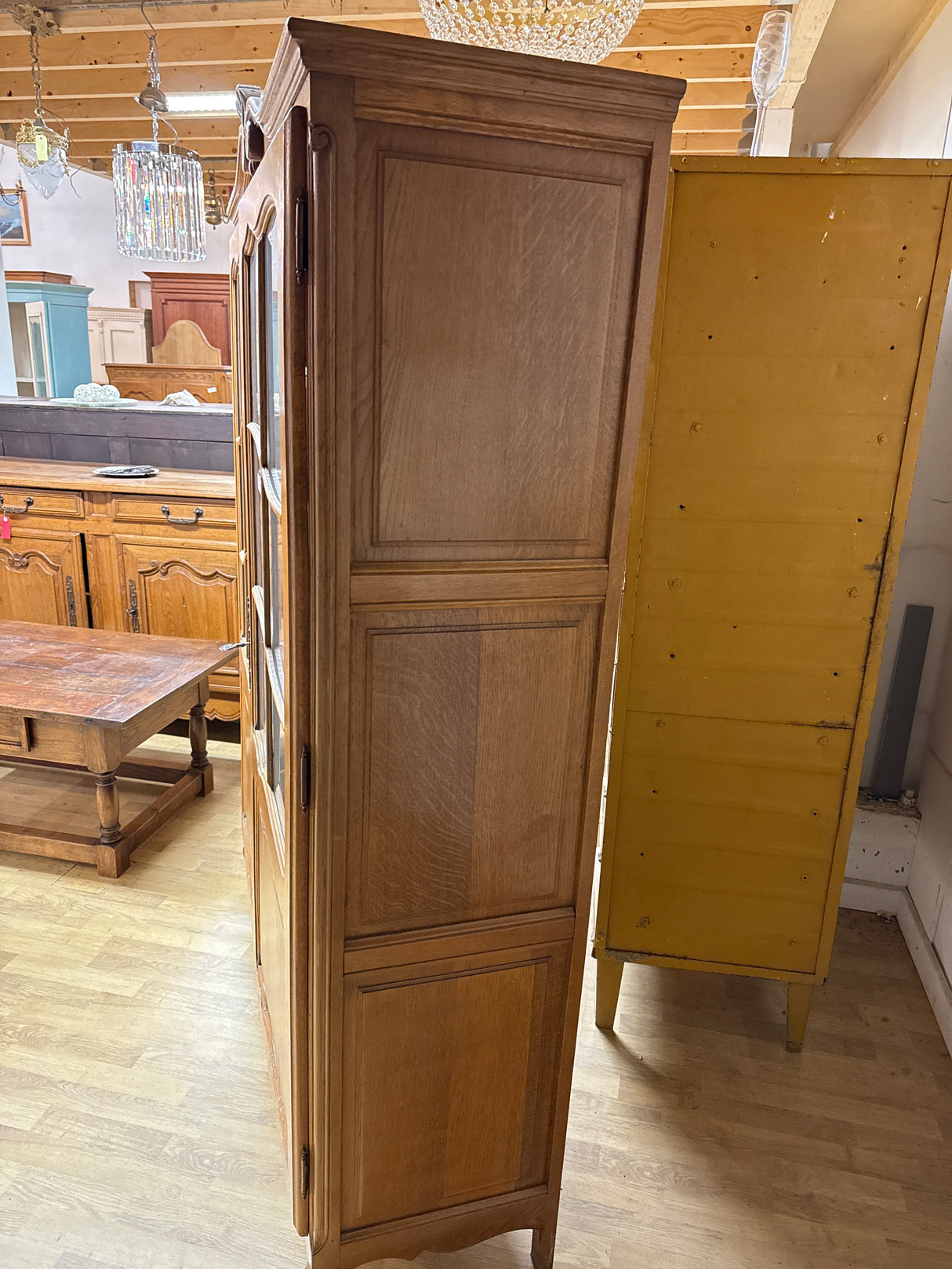 Kaunis tammivitriini L.134cm, S.42cm, K.184.5cm