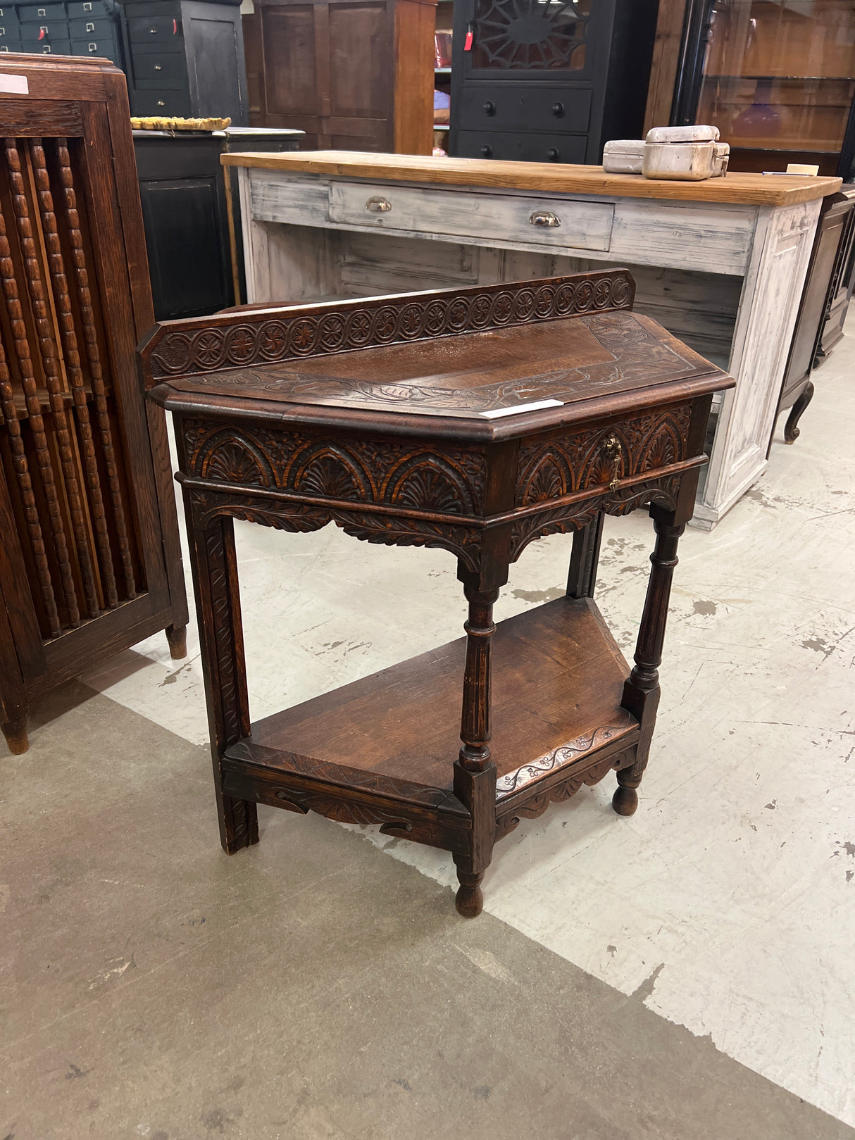 Upea tammilipasto L. 89cm, S. 39cm ja K. 82,5cm