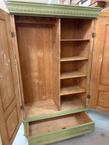 Kaunis talonpoikais-vaatekaappi L.125cm, S.57.5cm, K.197.5cm