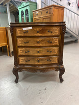 Super lipasto italiasta L. 69,5cm, S. 45,5cm ja K. 78cm