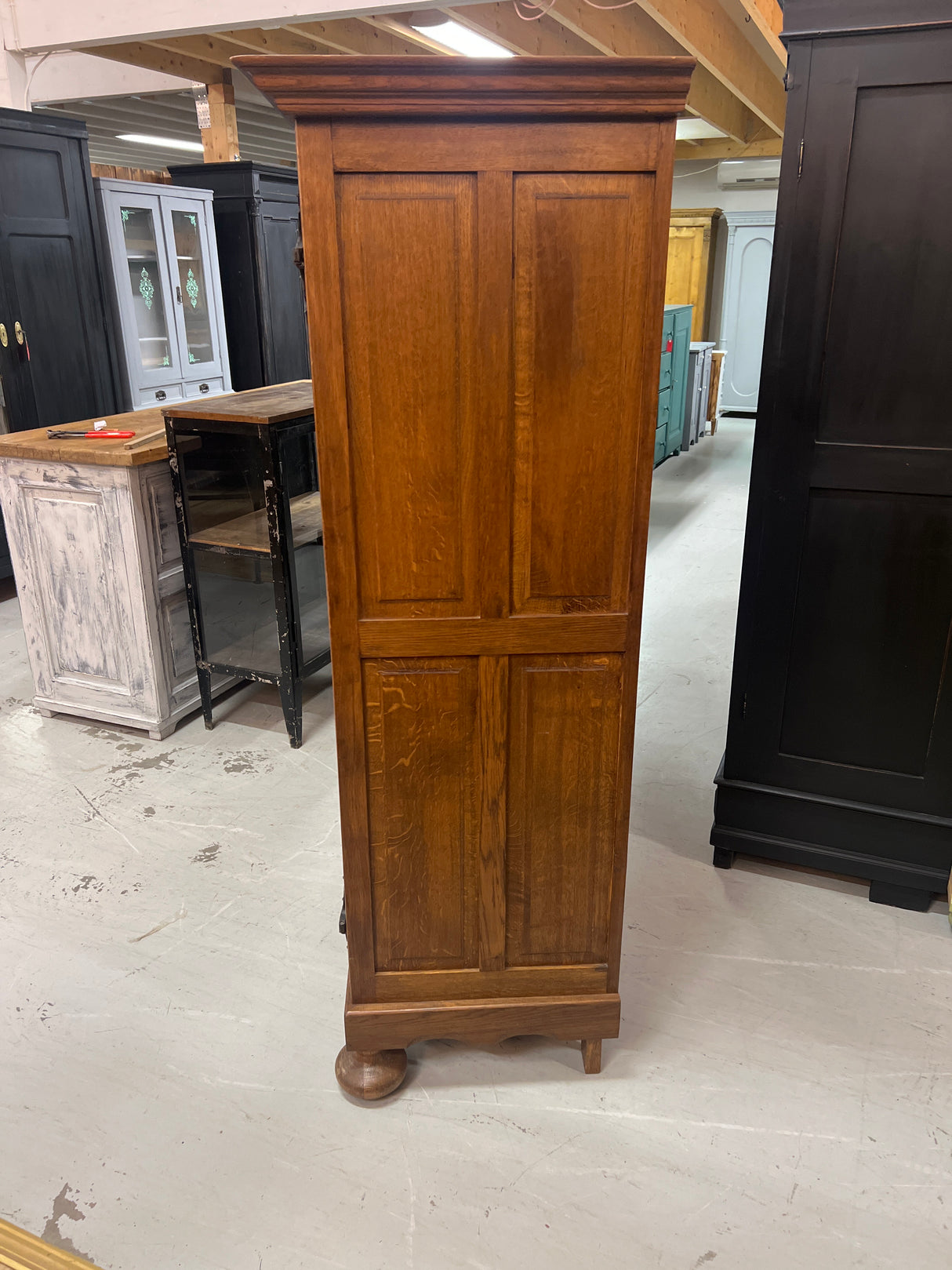 Solid oak shelving unit W. 129cm, D. 54cm and H. 163.5cm.