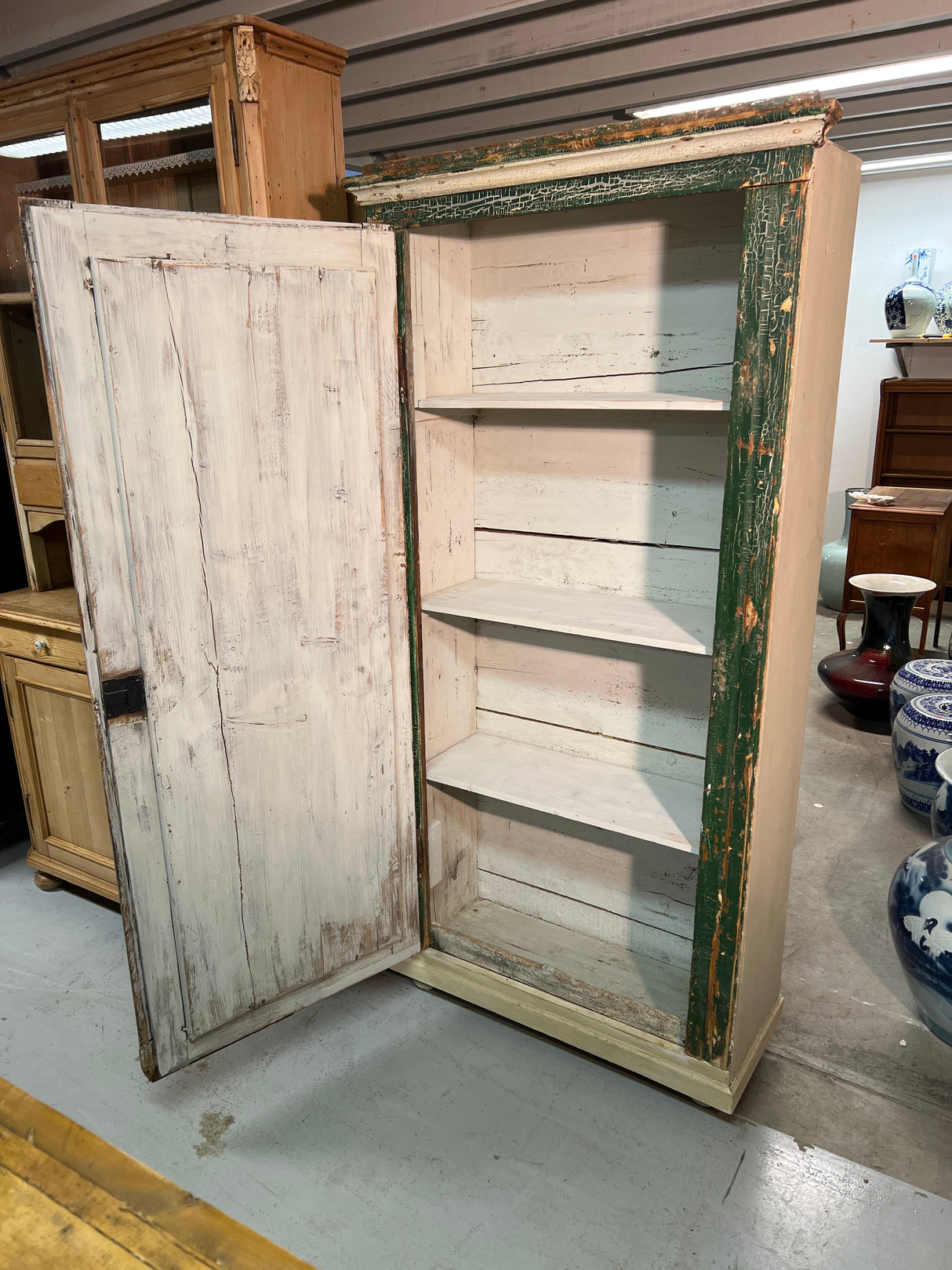 Vaatekaappi L. 92cm, S. 35cm ja K. 187cm