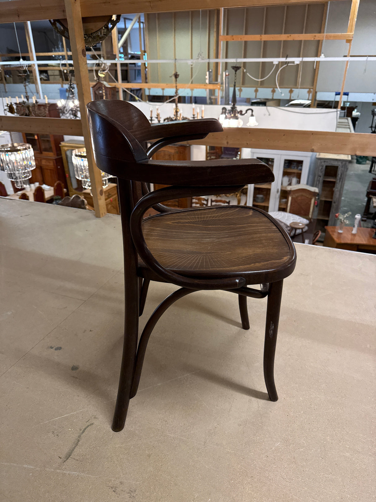Upea thonet tyylinen ruokatuoli L.54cm, S.45cm, K.77cm