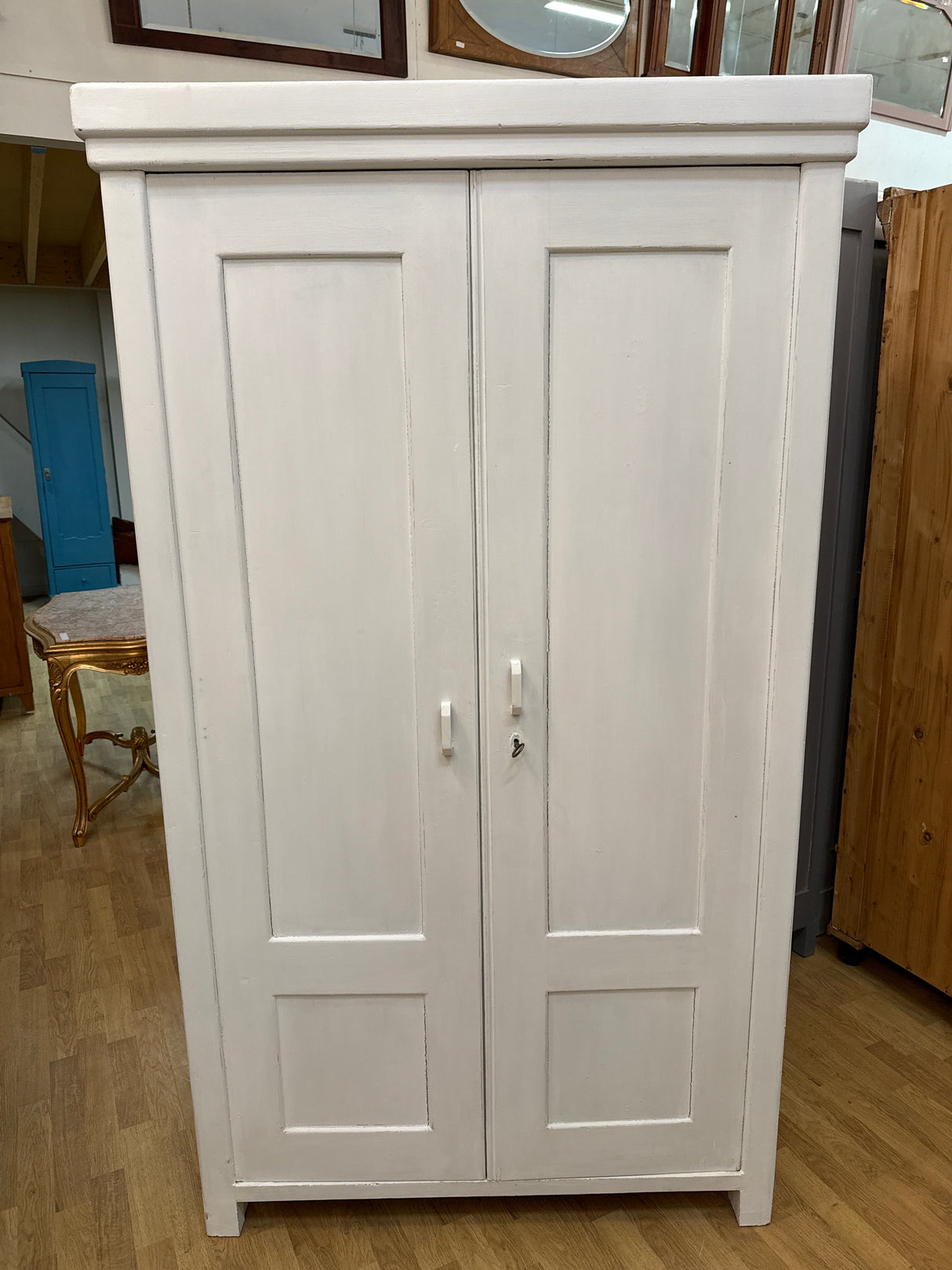 Valkoinen vaatekaappi L.109cm,S.47cm,K.190cm