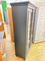 Musta vitriinikaappi L.112.5cm, S.46.5cm,K.175cm