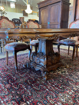 Uskomattoman kaunis italialainen ruokasalikalustokokonaisuus. Pöytä + 6 tuolia, astiakaappi, senkki + peili.