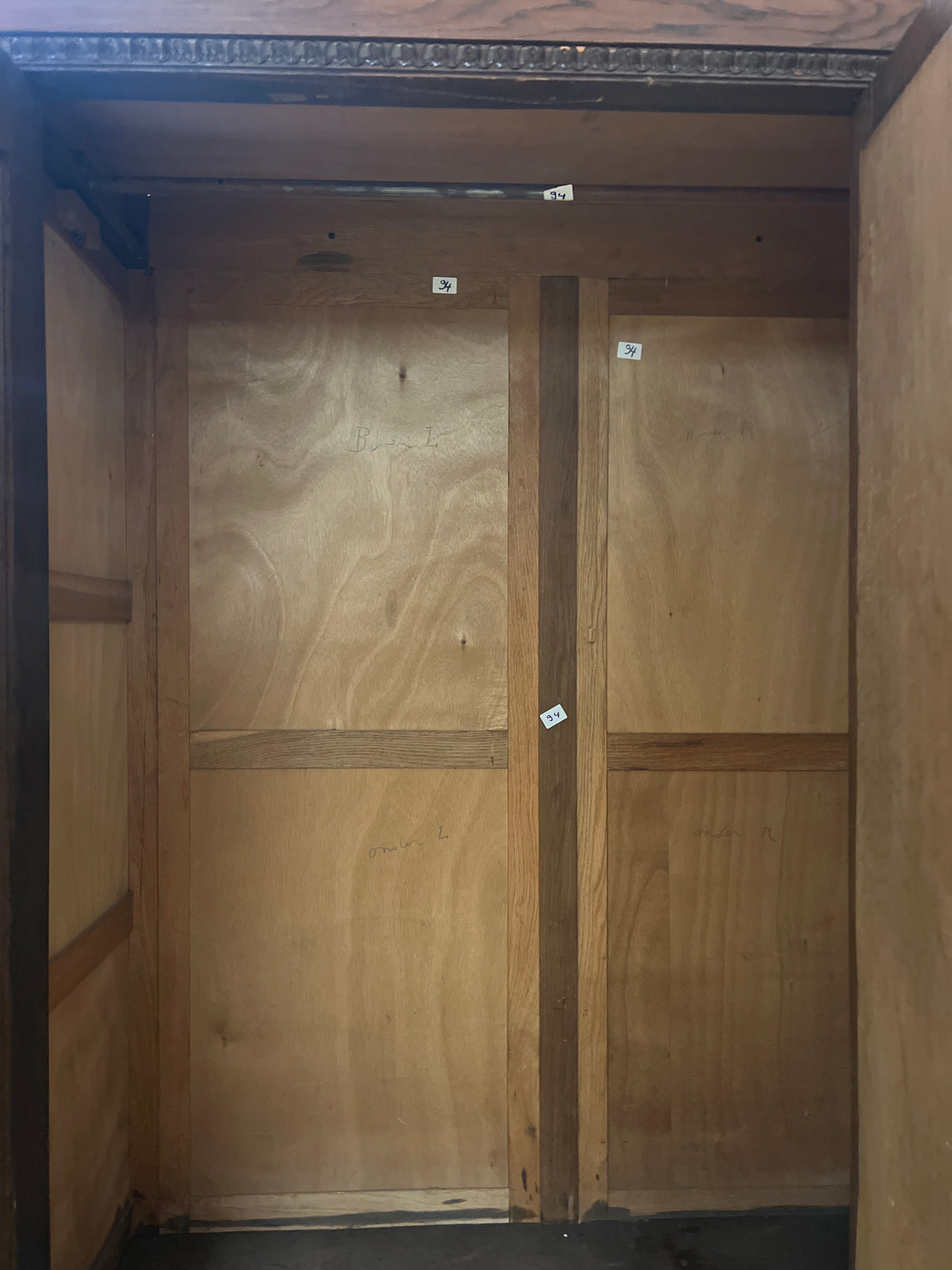 Jugend vaatekaappi L. 143cm, S. 57cm ja K. 204cm