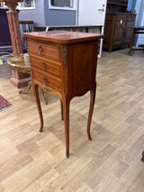 Kaunis italialainen lipasto L. 40cm, S. 29,5cm ja K. 74cm