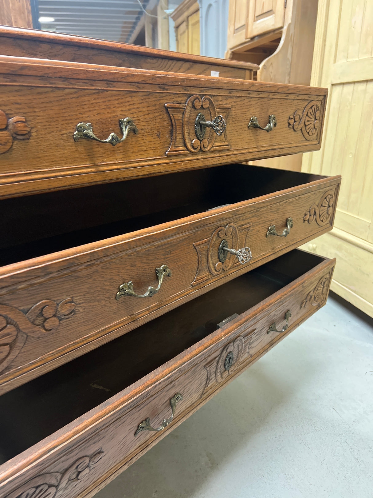 Rokokoo lipasto L. 99cm, S. 44,5cm ja K. 88cm