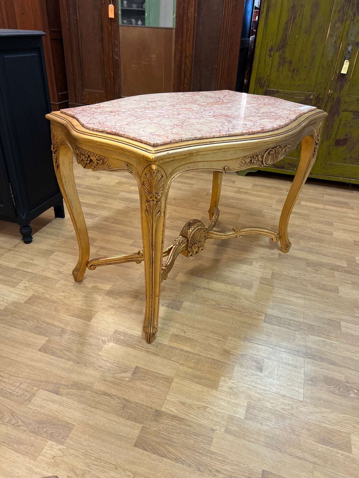 Upea pöytä, marmori kannella L. 112cm, S.76cm ja K. 75cm