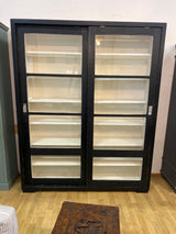 Kirja/astiakaappi liukuovilla L. 160,5cm, S. 42cm ja K. 199,5cm