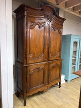 Upea 1800-luvun rokokoo astiakaappi L. 150cm, S. 50,5cm ja K. 240cm