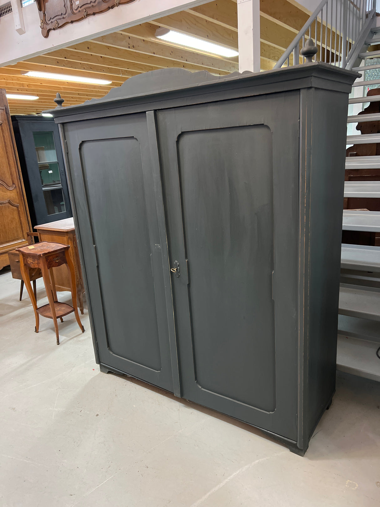 Hieno talonpoikais vaatekaappi L.141,5cm, S. 50,5cm ja K. 163cm