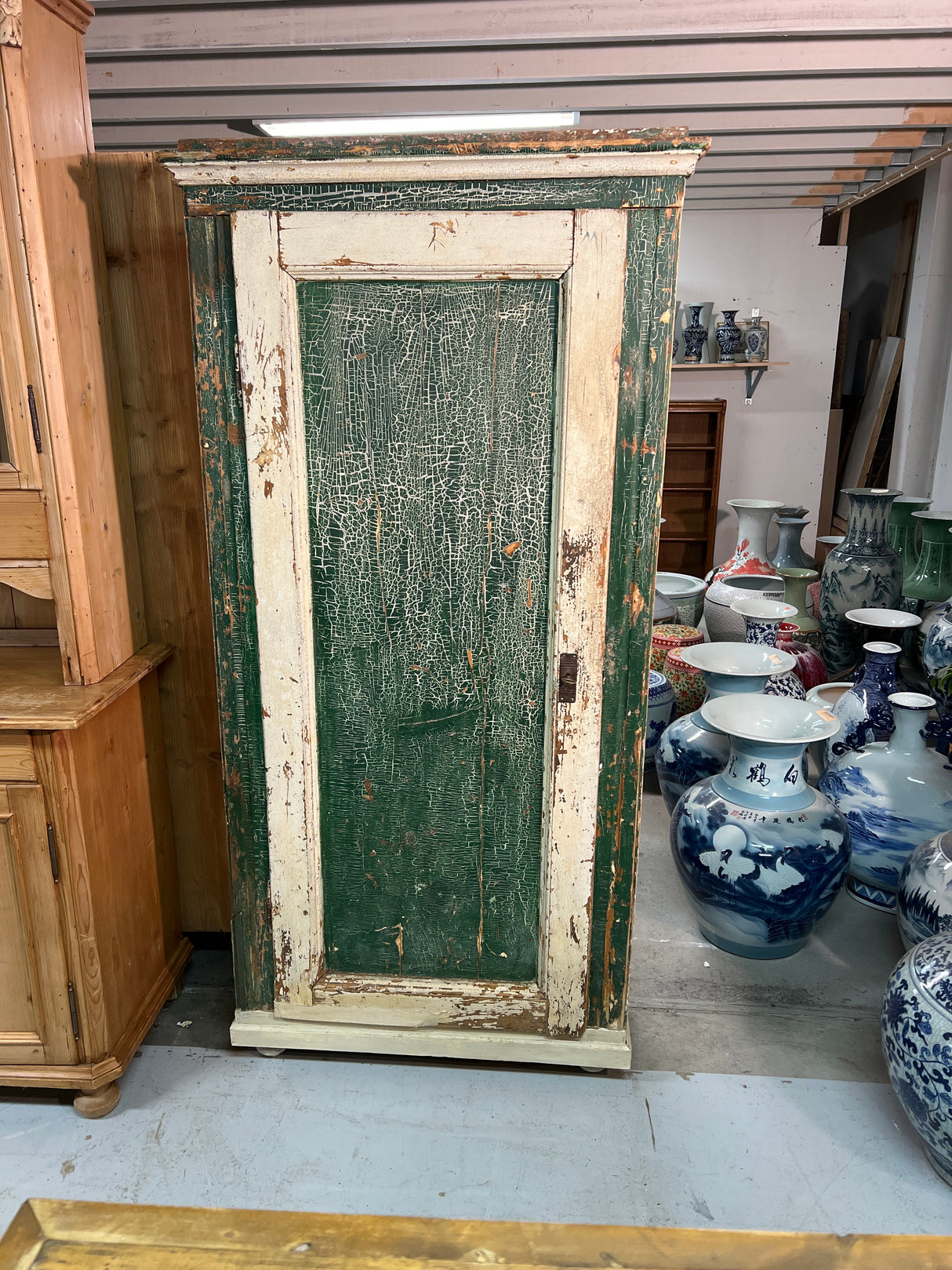 Vaatekaappi L. 92cm, S. 35cm ja K. 187cm