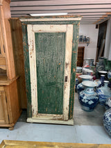 Vaatekaappi L. 92cm, S. 35cm ja K. 187cm