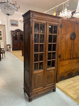 Beautiful small display cabinet L. 73.5cm, D. 38cm, H. 169.5cm