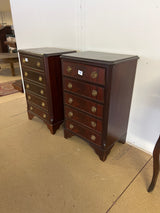 Englantilaiset yöpöydät. L. 45,5cm, S. 32,5cm ja K. 71,5cm