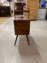 Upea ompelupakki 1950-luvulta L.51cm, S.28cm, K.62cm