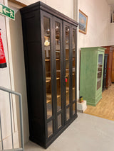 Mahtava vanha kirjakaappi L. 146cm, S.48cm ja K. 260cm