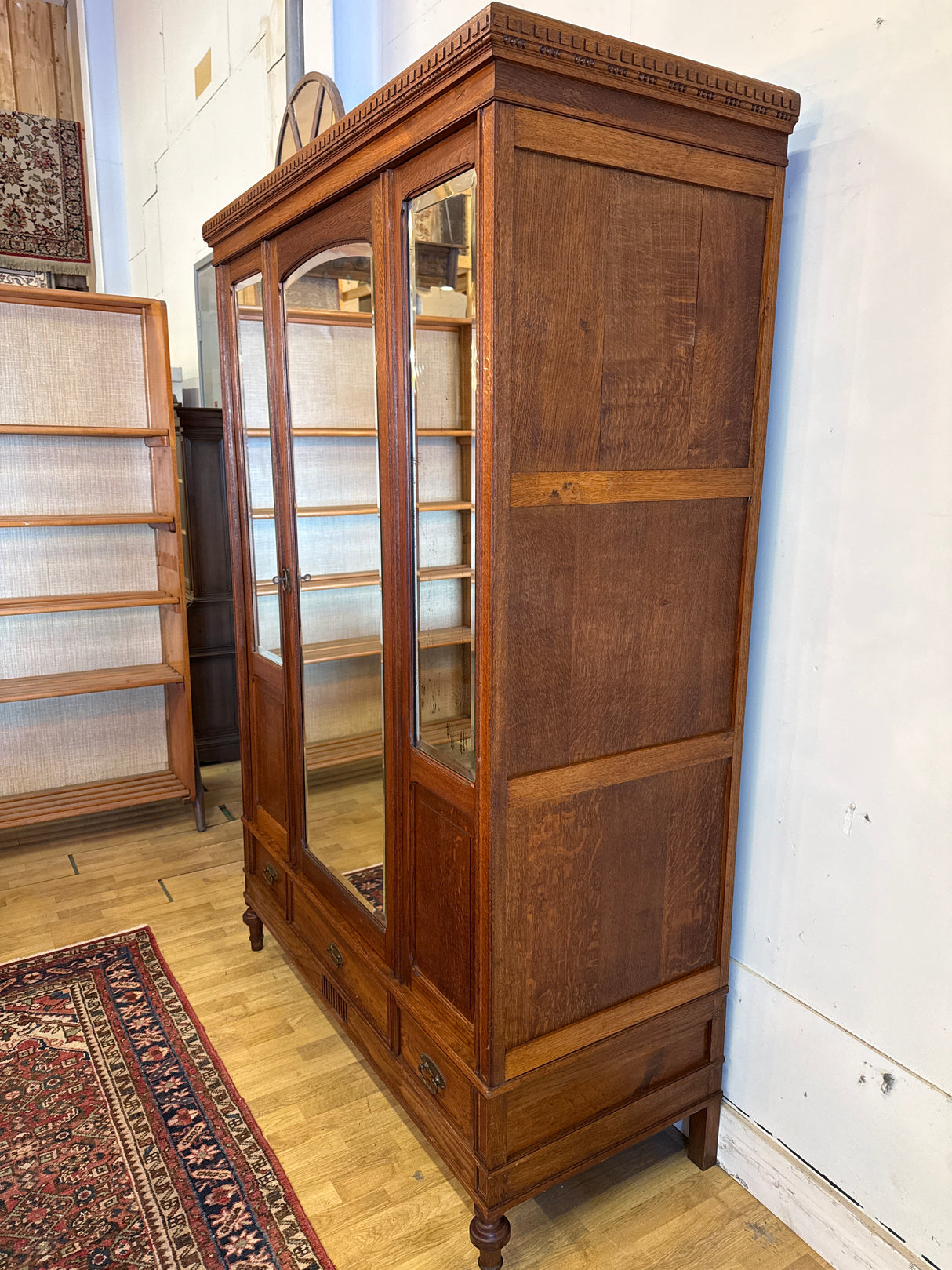 Upea Jugend-vaatekaappi L.145cm, S.62cm, K.212cm