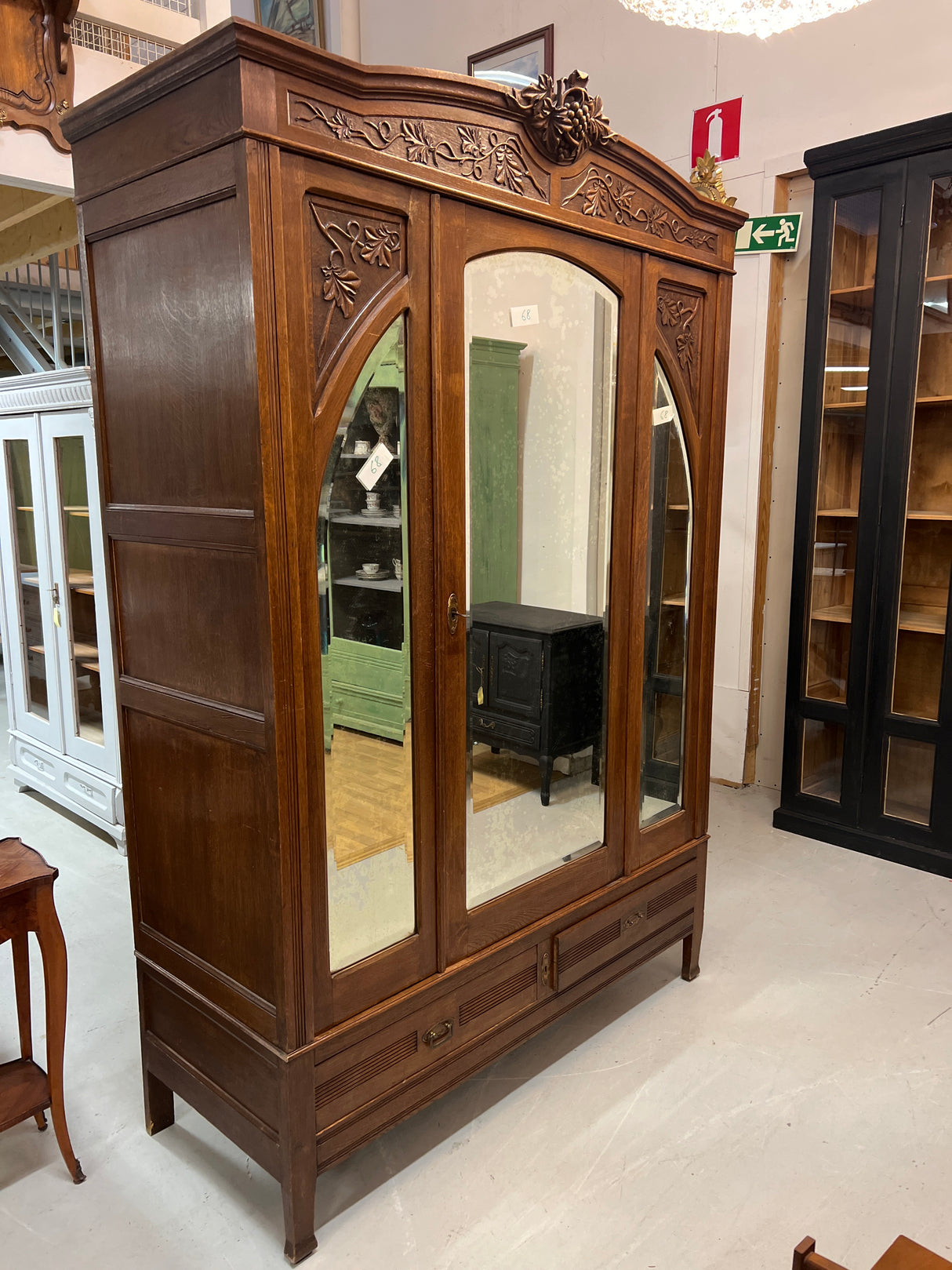 Upea jugend vaatekaappi L. 148,5cm, S. 57,5cm ja K. 219cm