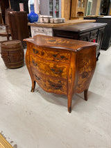 Mahalipasto L. 90cm, S. 42cm ja K. 81cm.