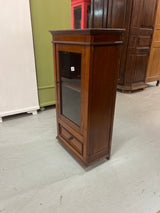 Minivitriini😍 L. 49,5cm, S. 26cm ja K. 97cm.