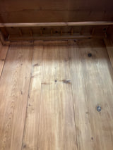 Hieno patinoitunut vaatekaappi peili ovilla. L. 121cm, S. 50cm ja K. 168,5cm