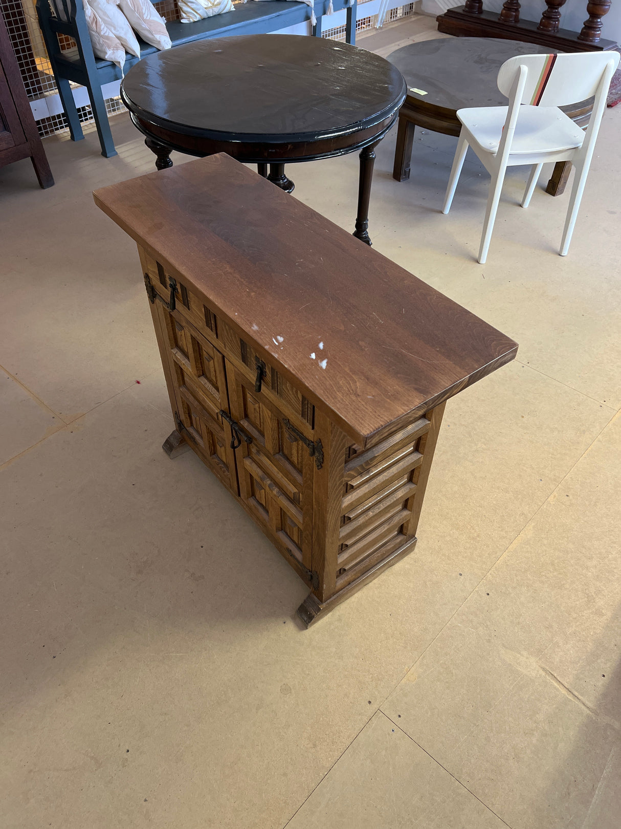 Tammilipasto L. 90cm, S. 33,5cm ja K. 75cm