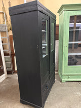 Musta huikea vitriinikaappi L. 102cm, S.50cm, K.184.5cm
