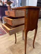 Kaunis italialainen lipasto L. 40cm, S. 29,5cm ja K. 74cm