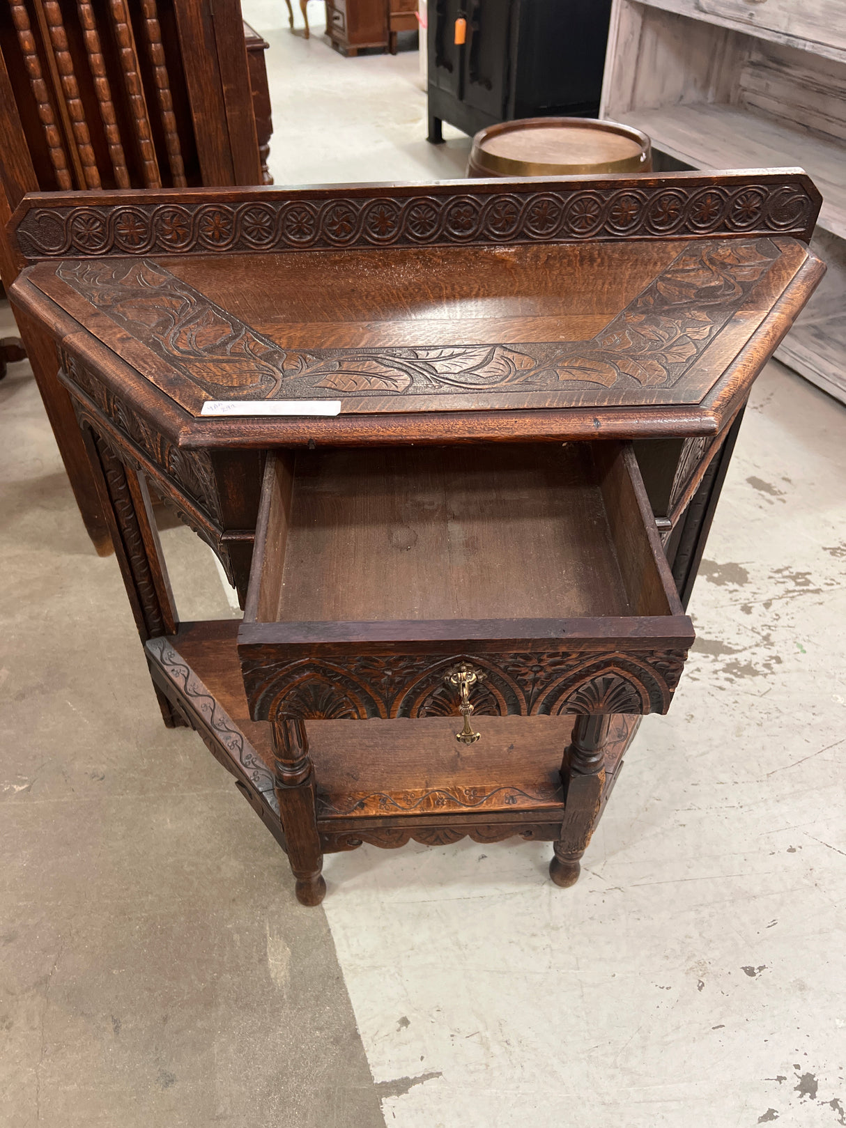 Upea tammilipasto L. 89cm, S. 39cm ja K. 82,5cm