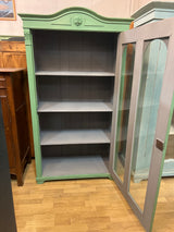 Kaunis yksiovinen vitriinikaappi L. 98,5cm, S. 51cm ja K. 177,5cm