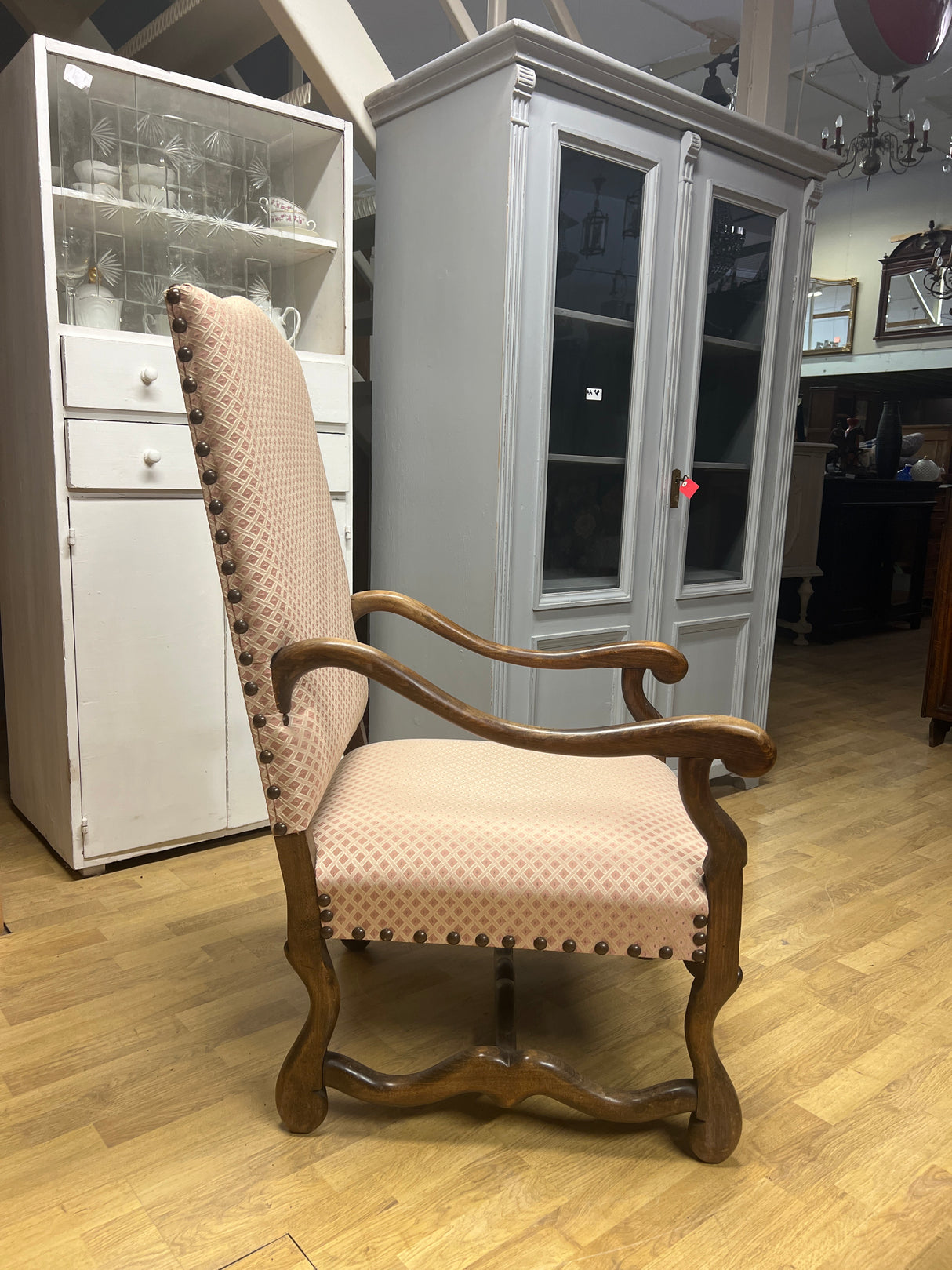 Host/hostess chair W.60cm, D.75cm and H.116cm. Seat height 43cm.