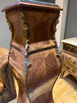 Upea Italialainen kukkapylväs L. 37cm, S. 37cm ja K. 137cm