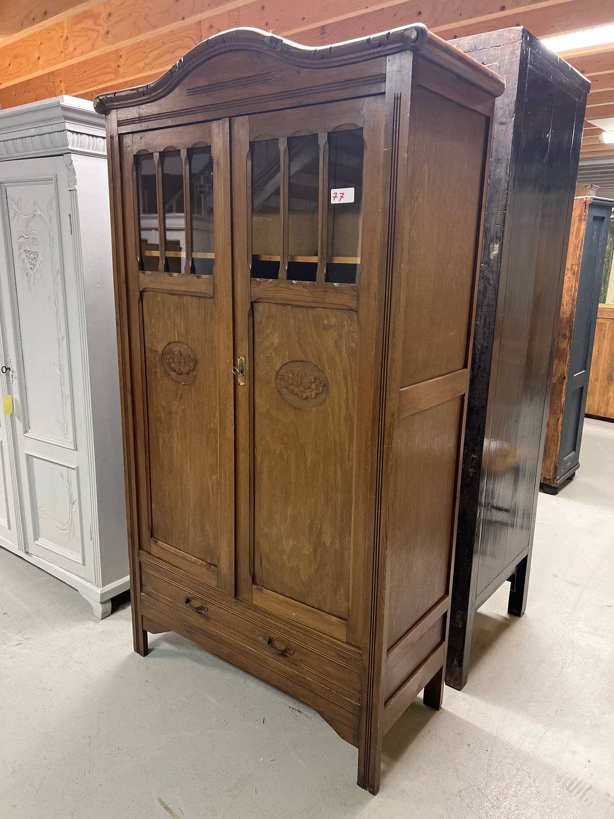 Jugend vitriinikaappi L. 105cm, S. 44cm ja K. 187,5cm