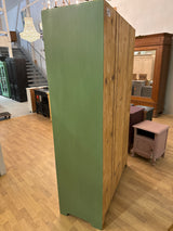 Vihreä vaatekaappi L.115cm,S.48.5cm,K.190cm