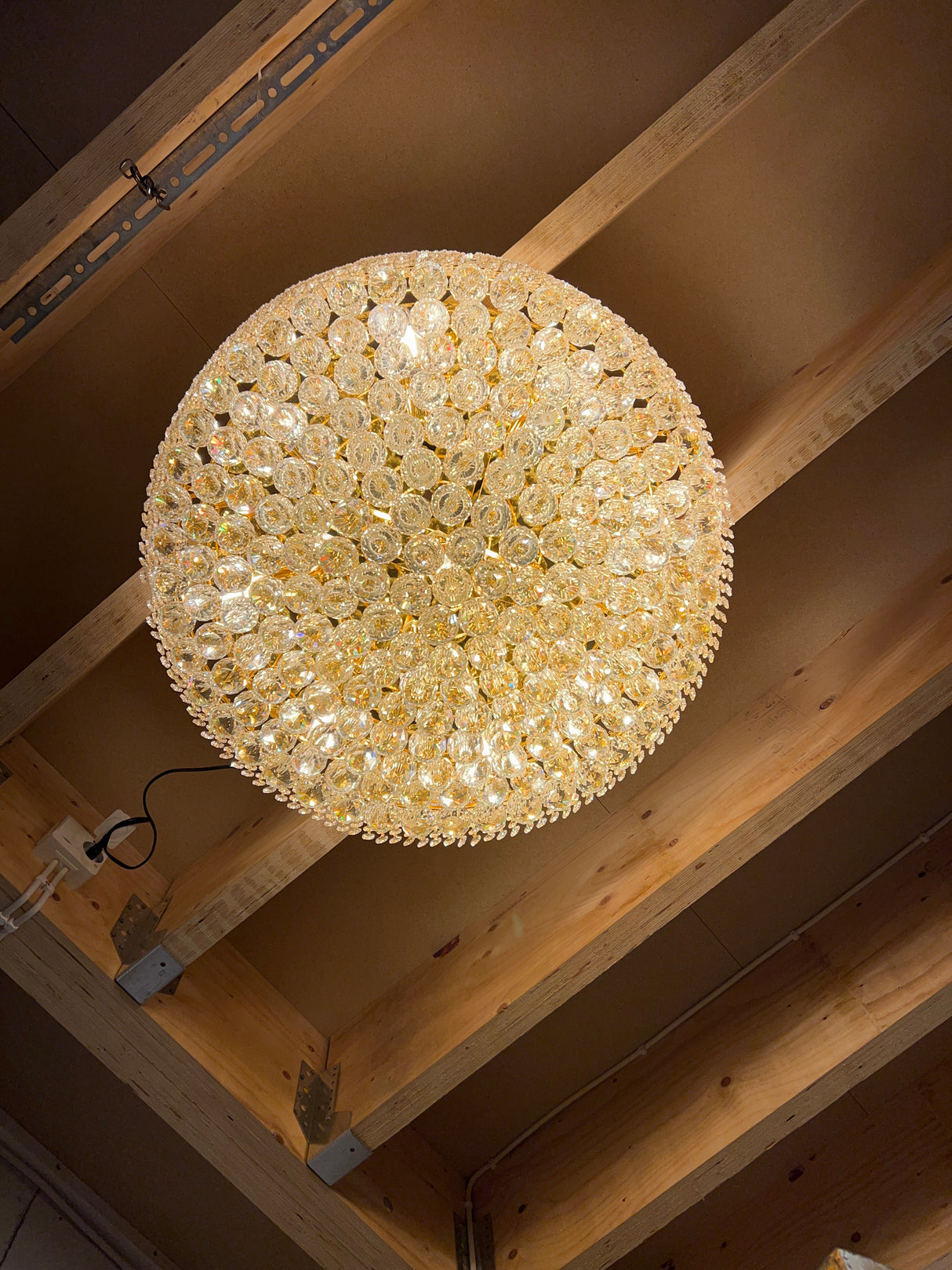 Kaunis kristalliplafondi Halk.73cm ja K. 33cm.