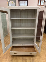 Valkoinen vitriini L.115cm, S.53cm, K.190cm