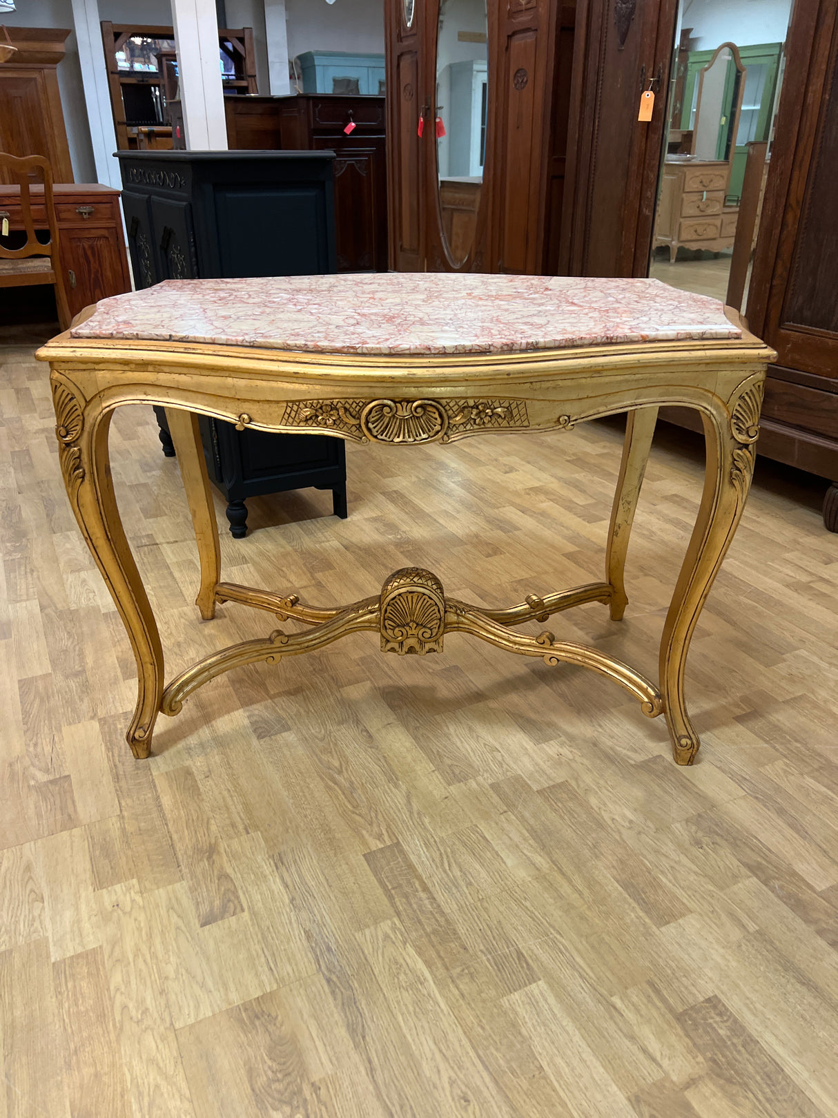 Upea pöytä, marmori kannella L. 112cm, S.76cm ja K. 75cm