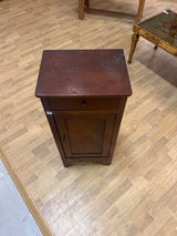 Talonpoikais lipasto L. 42,5cm, S. 32,5cm ja K. 89,5cm