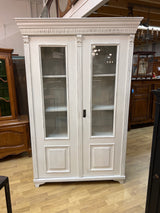 Vitriinikaappi L. 126,5cm, S.55cm ja K. 192cm