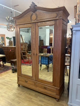 Kaunis tamminen peiliovi vaatekaappi L. 147,5vm, S. 55cm ja K. 240cm