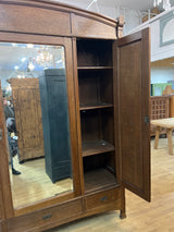 Upea jugend vaatekaappi 1900-1910-luvulta. L. 193cm, S. 59cm ja K. 234,5cm